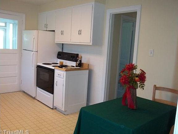 5th image of 1820 W Friendly Ave