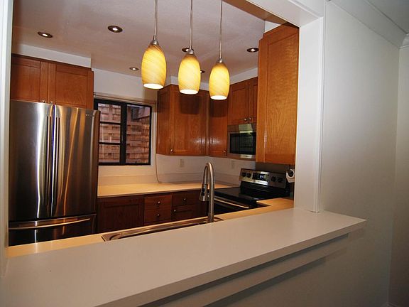 2nd image of 8850 Villa La Jolla Dr Unit 211