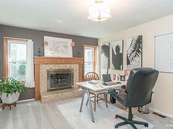5th image of 665 Eastlook Dr