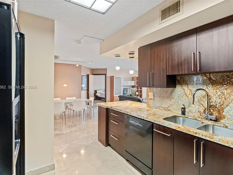 19101 NE 36th Ct #409 — Photo 10