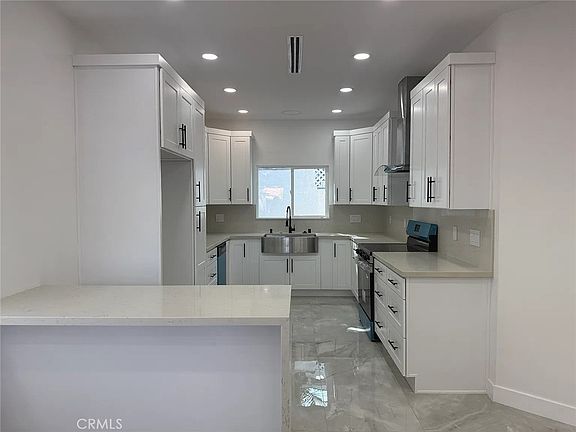 2nd image of 522 Stanford Rd