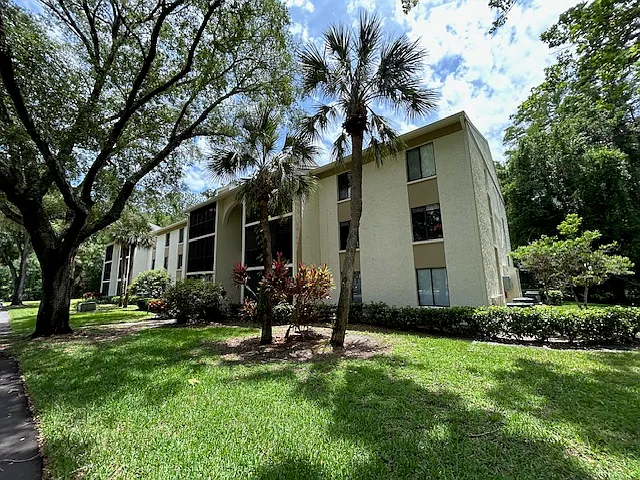1398 Shady Pine Way #B — Photo 1