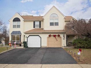 4 Fieldcrest Way, Freehold, NJ 07728