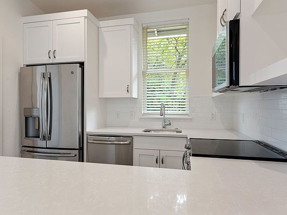 3rd image of 4416 Rosedale Ave