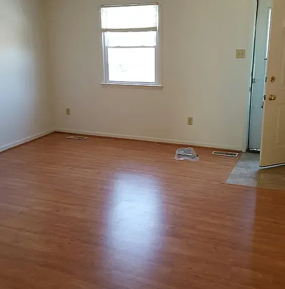 1862 Abbey Ln — Photo 2