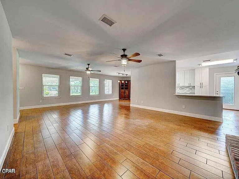 350 Greenwood Cir — Photo 9