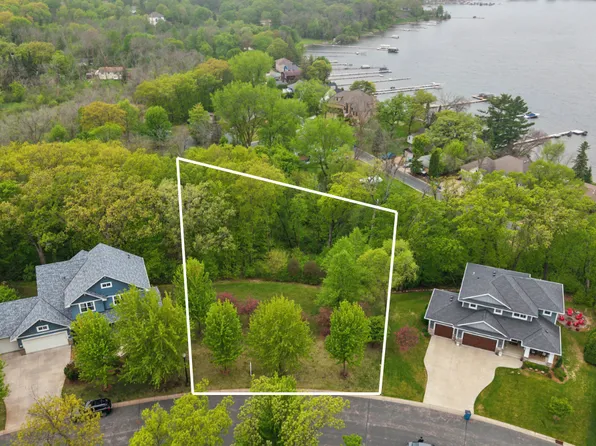 Karoline Ct N, Forest Lake, MN 55025