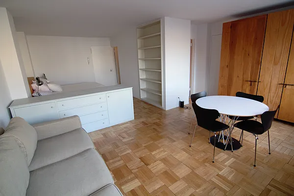 Rented by R New York | media 15