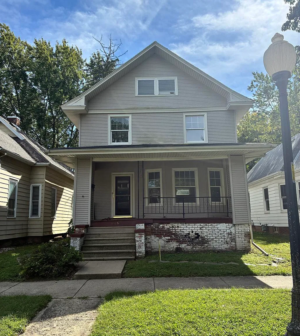 1706 W Callender Ave — Photo 1