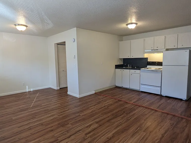 Watergate Apartments — Photo 12