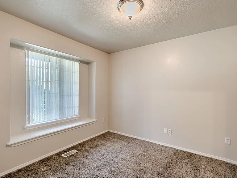 637 E Blue Heron St — Photo 7