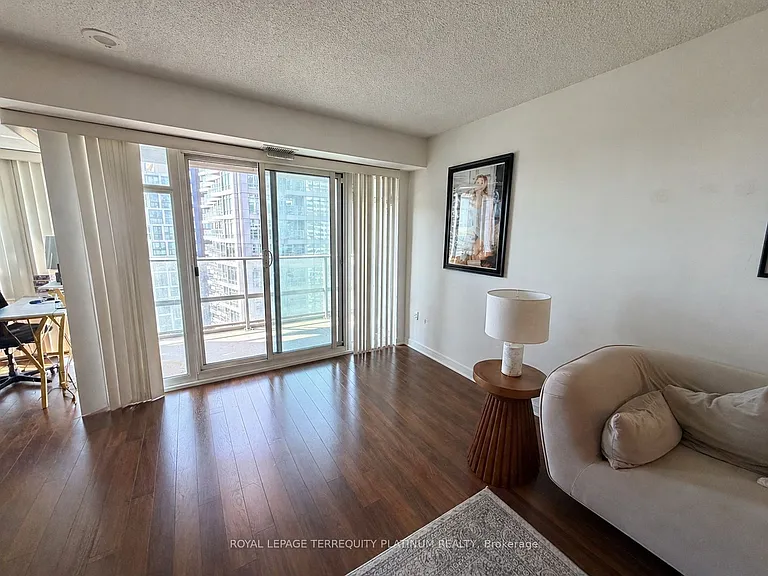 2191 Yonge St #2703 — Photo 3
