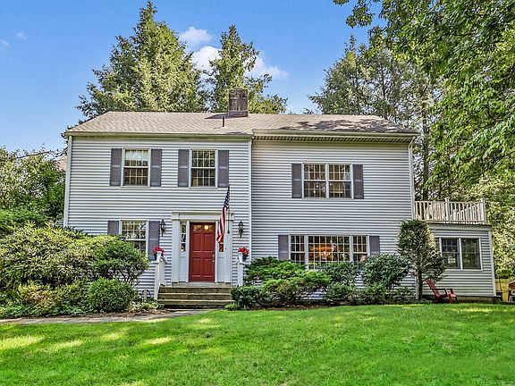 3rd image of 44 Pierce Dr