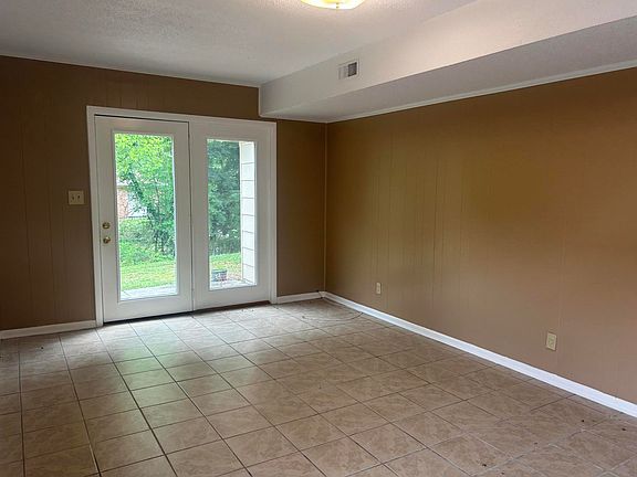 3rd image of 5758 Taggart Dr