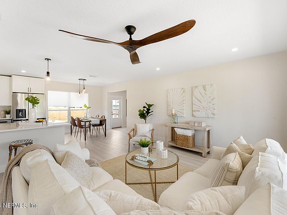 5th image of 427 15TH Avenue N