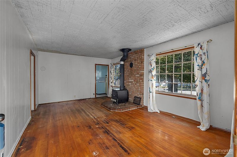 4th image of 534 Dearborn Avenue