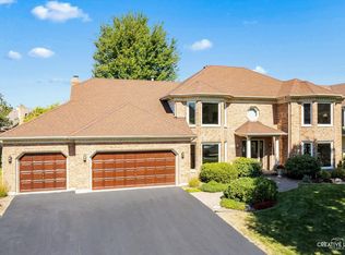 152 Hawkins Cir, Wheaton, IL 60189