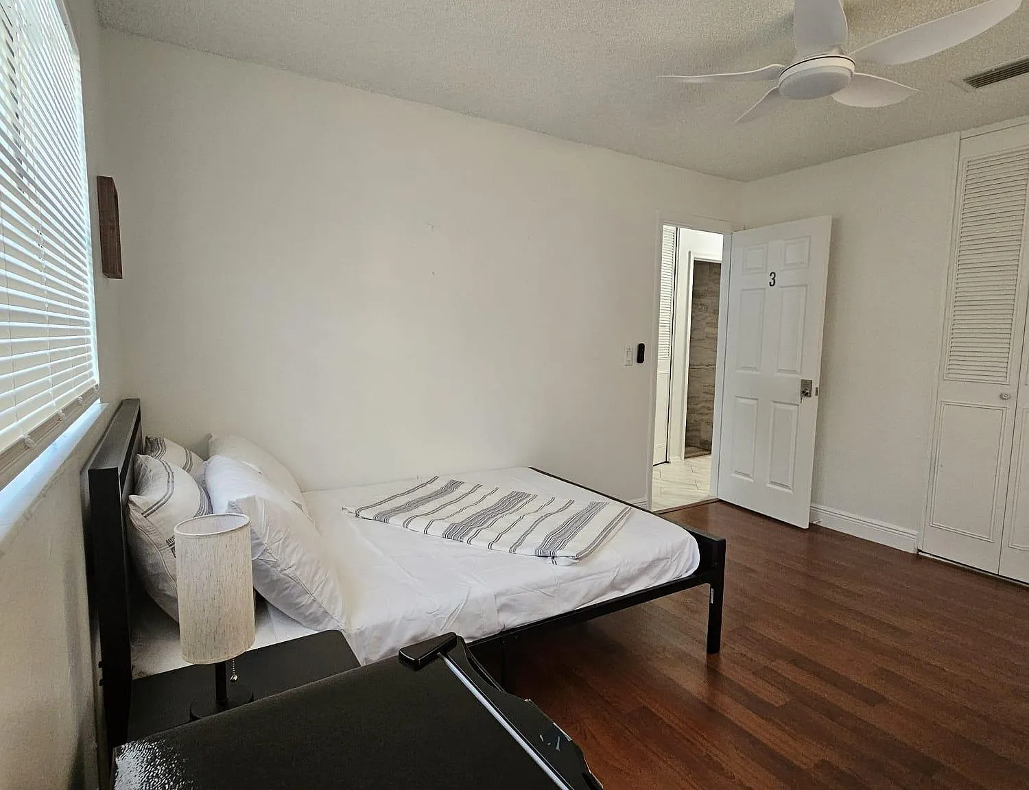 4 bed, 1.0 bath, 1346 sqft, $905 — Photo 2