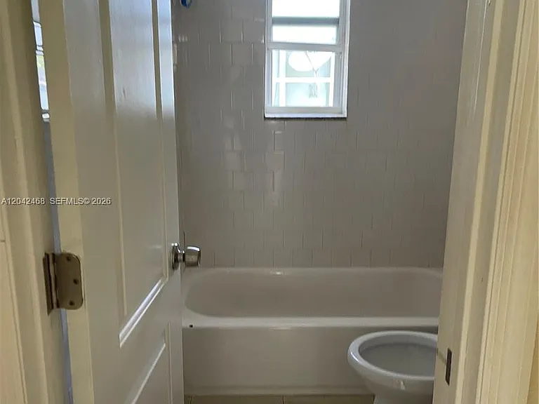 16041 NE 18th Pl #1 — Photo 4