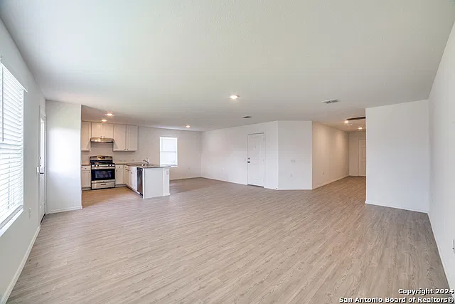 4 bed, 2.5 bath, 1950 sqft, $1,750 — Photo 3