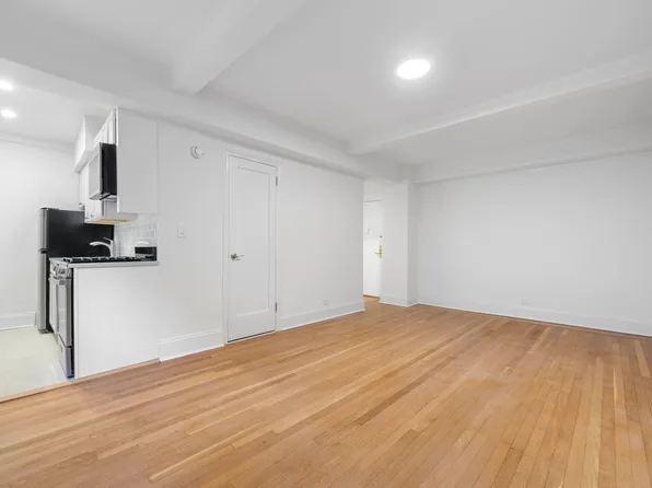 304 West 75th Street image 4 of 13