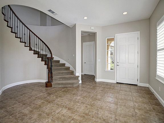 4th image of 2301 Beckett Dr