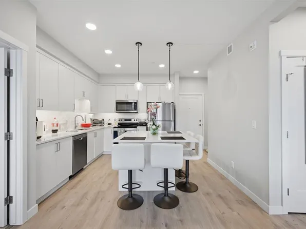 660 S Shawnee Sq SW #104, Calgary, AB T2Y 2E7