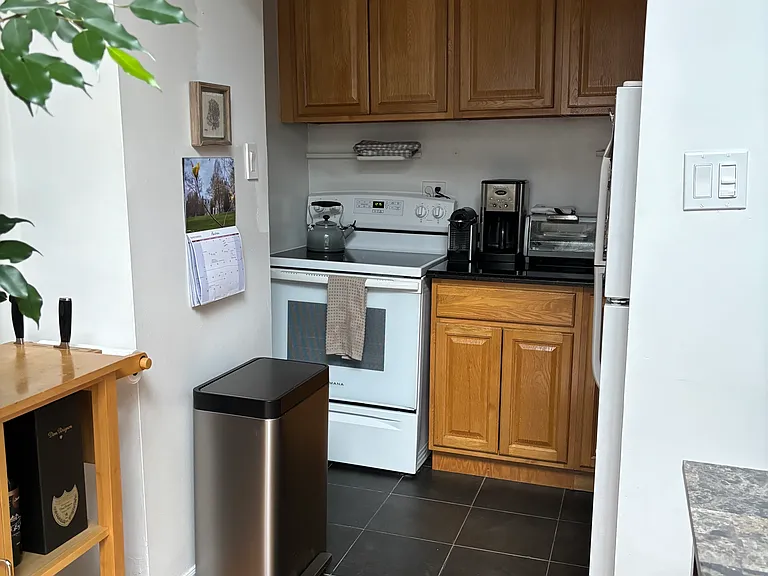 320 E 19th St #3A — Photo 6