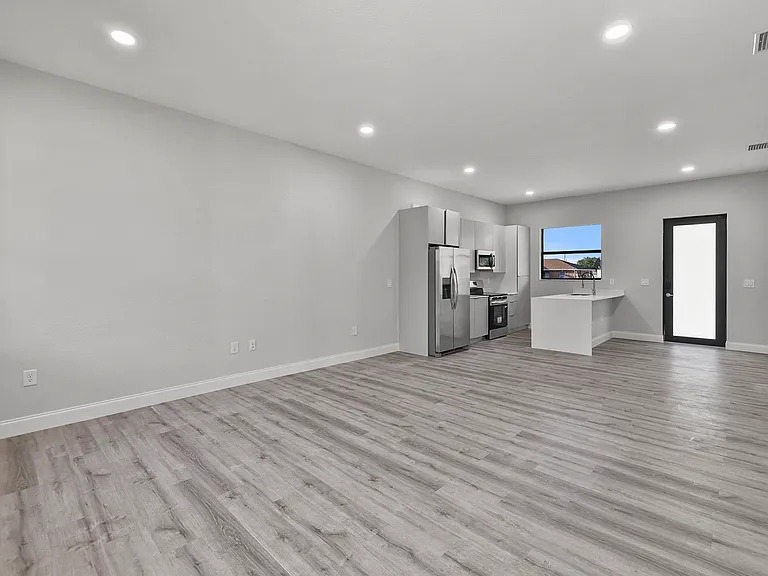 4701 Leonard Blvd S — Photo 12