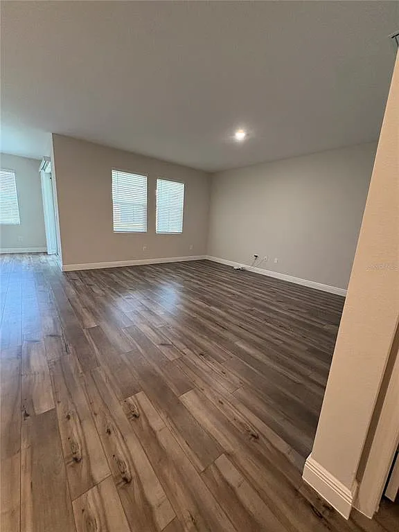 4 bed, 3.0 bath, 1979 sqft, $2,200 — Photo 3
