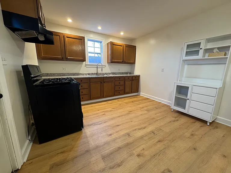 1828 Ekin Ave #2 — Photo 5
