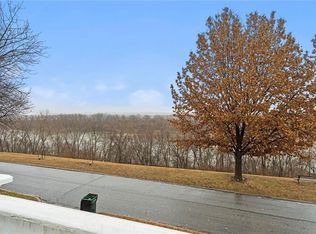 928 S Esplanade St, Leavenworth, KS 66048