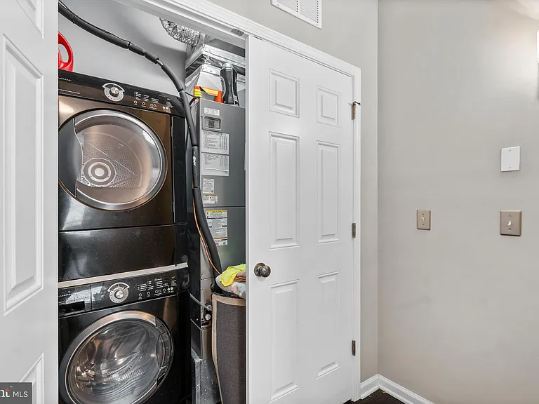 715 Brown St #B — Photo 21