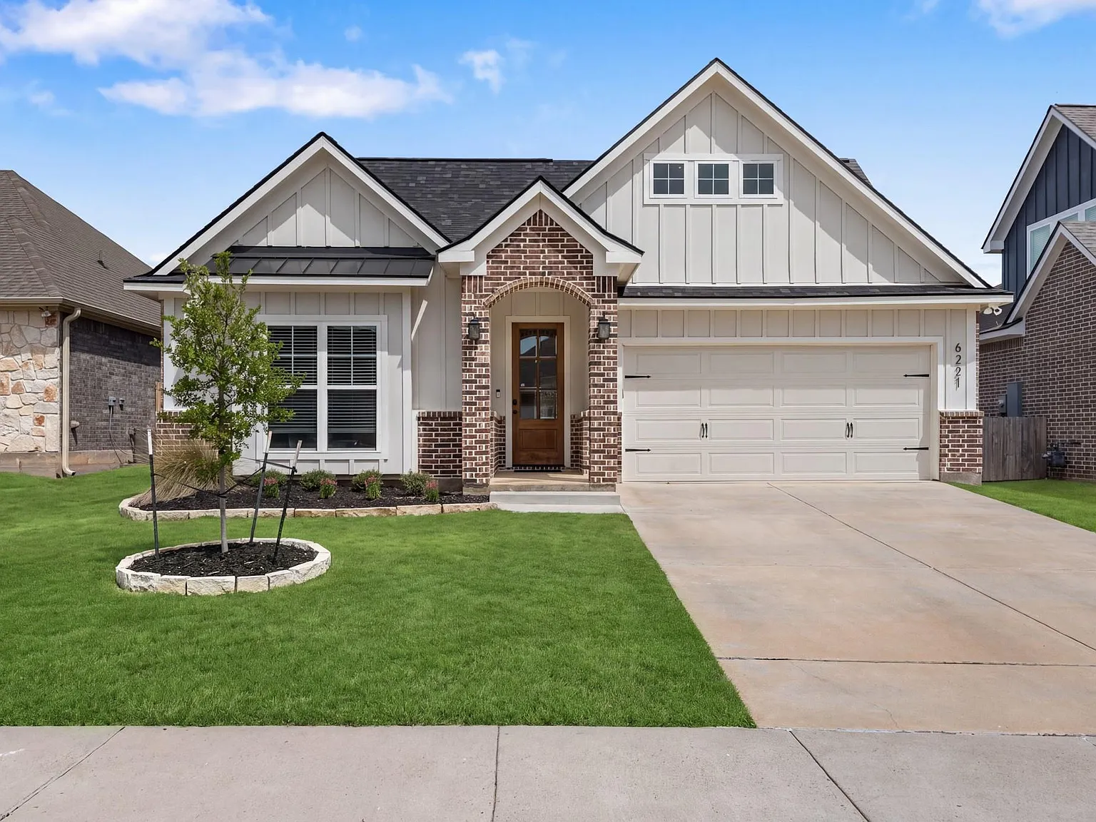 3 bed, 2.0 bath, 1769 sqft, $2,000 — Photo 1