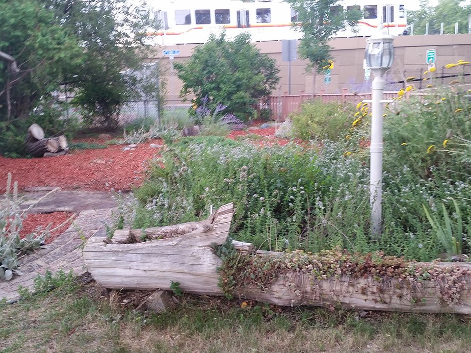 Hop on light rail to downtown, grocery, nearby arts district