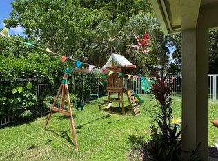 4255 Large Leaf Ln, Hollywood, FL 33021