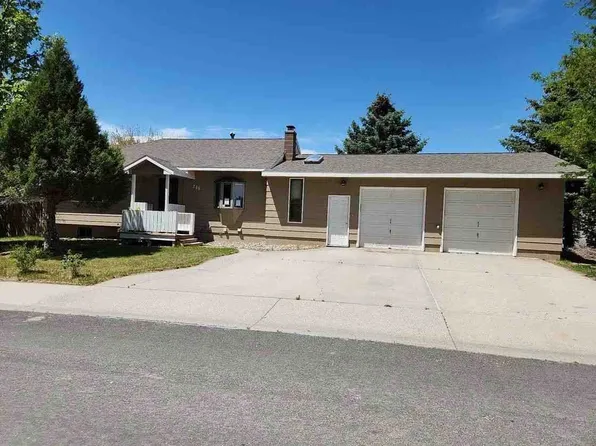 200 S Russell Ave, Douglas, WY 82633