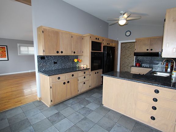 4th image of 2053 Cedar St