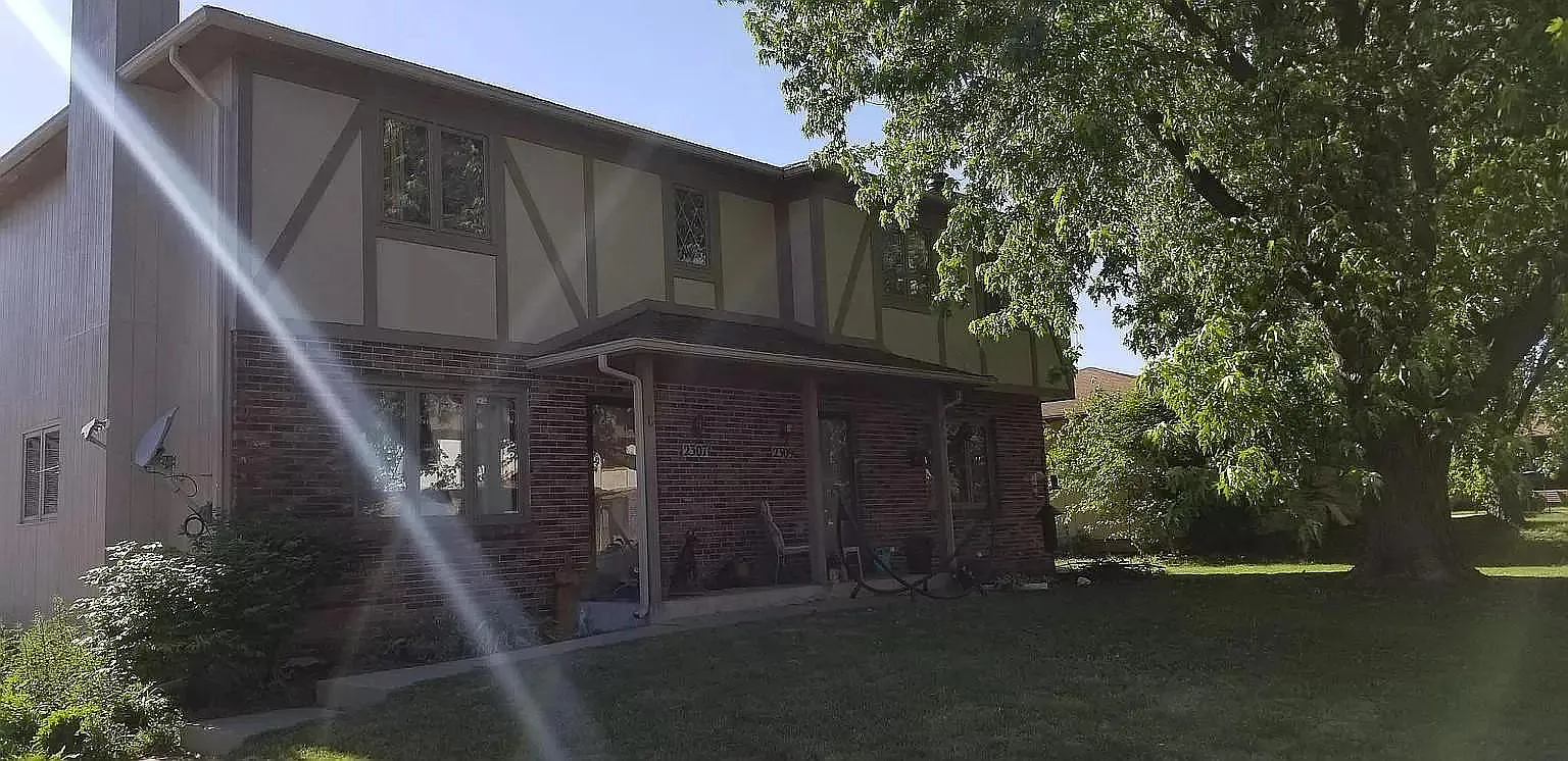 2307 Prairie View East - 2309 — Photo 1