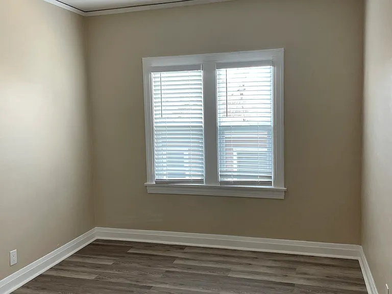 1510 E 3rd St #5 — Photo 9
