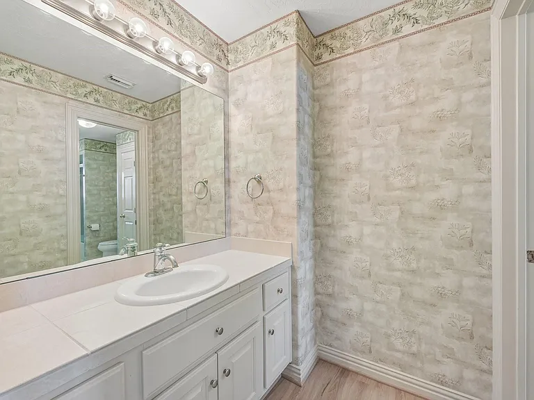 1611 Copperas Cv — Photo 28