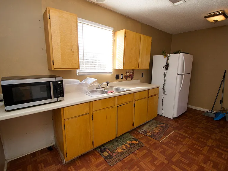 1115 Watwood Ave — Photo 2