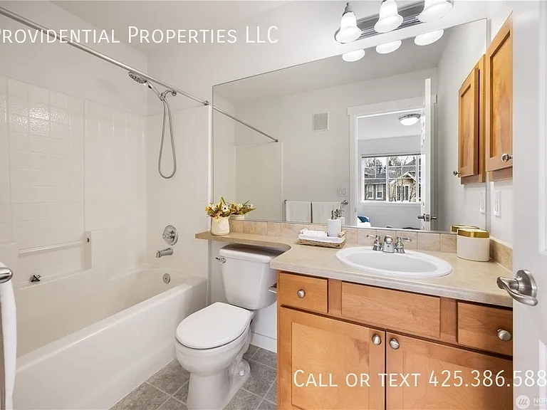 1947 NE Killian Ln #1 — Photo 19