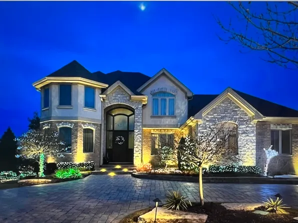 525 Senon Dr, Lemont, IL 60439