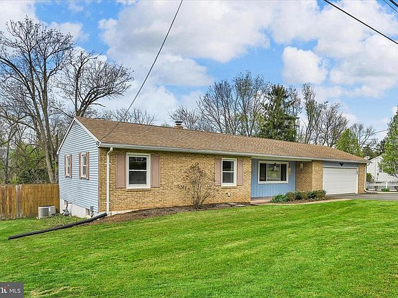 2nd image of 4330 Pinewood Ln