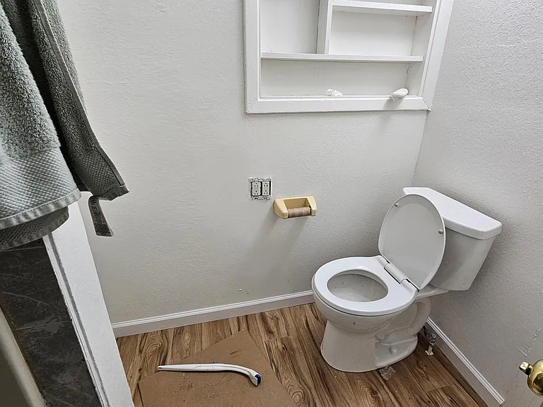 2103 Howell Ave — Photo 7