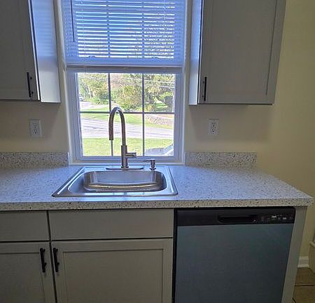 4th image of 225 Pemberton Rd APT 2B