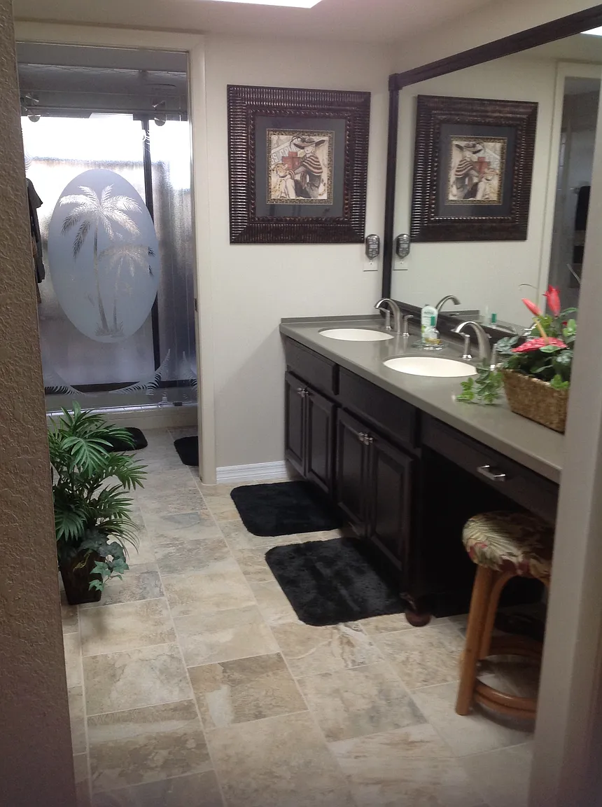 518 N Riley Ave photo 1