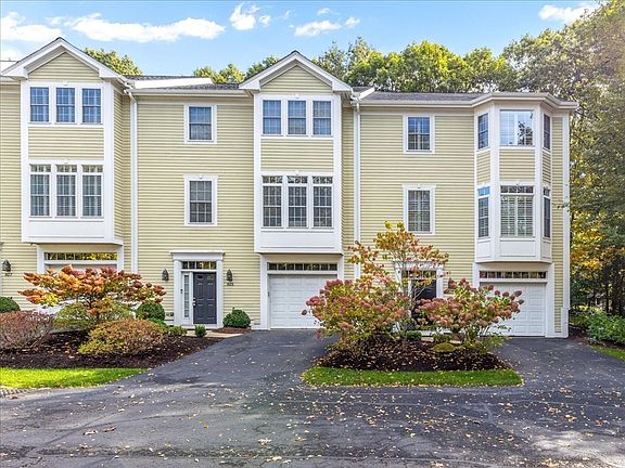 3rd image of 923 Lagrange St Unit 923