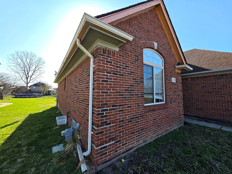 42510 Pinehurst Dr — Photo 3